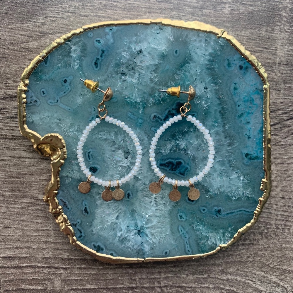 ๐ฆ3/$30 White Bead Hoop Earrings - Picture 1 of 3